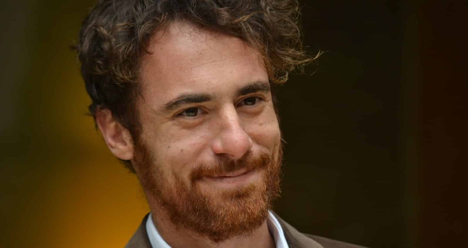 Chi è Elio Germano: biografia, carriera e filmografia dell'attore David di Donatello per Volevo Nascondermi