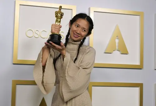 Oscar 2021: tre premi per Nomadland, chi è la regista del momento Chloé Zhao