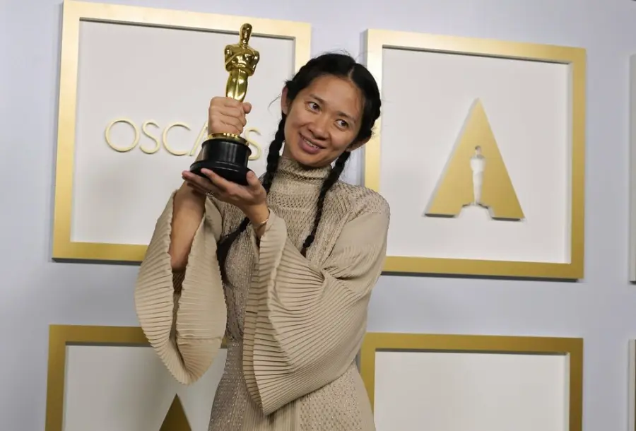 Oscar 2021: tre premi per Nomadland, chi è la regista del momento Chloé Zhao