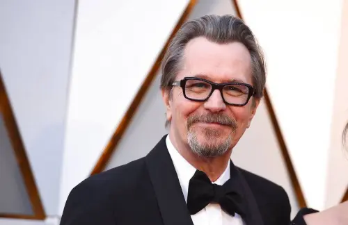 Chi è Gary Oldman: biografia, carriera e filmografia dell'attore candidato ai Premi Oscar 2021 per il suo ruolo in Mank