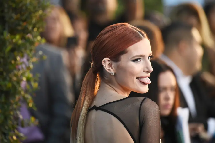 Bella Thorne e la sua condanna alla Disney: "Racconta di vite inesistenti, lancia messaggi sbagliati"