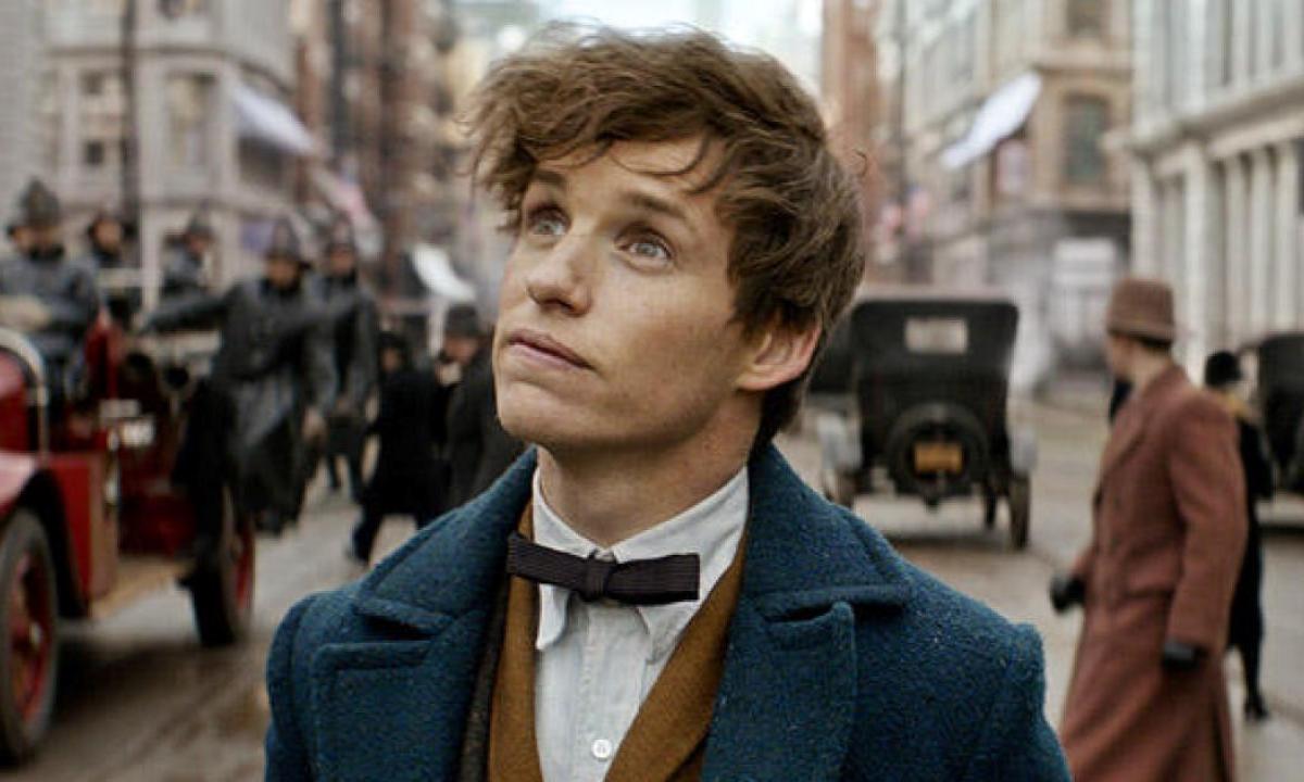 Eddie Redmayne: chi è l'attore che interpreta Newt Scamander in Animali fantastici e dove trovarli.