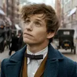 Eddie Redmayne: chi è l'attore che interpreta Newt Scamander in Animali fantastici e dove trovarli.