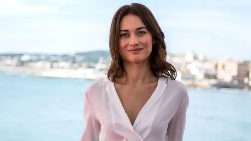 Coronavirus, la Bond girl Olga Kurylenko è positiva: l'annuncio su Instagram