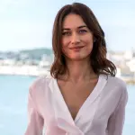 Coronavirus, la Bond girl Olga Kurylenko è positiva: l'annuncio su Instagram