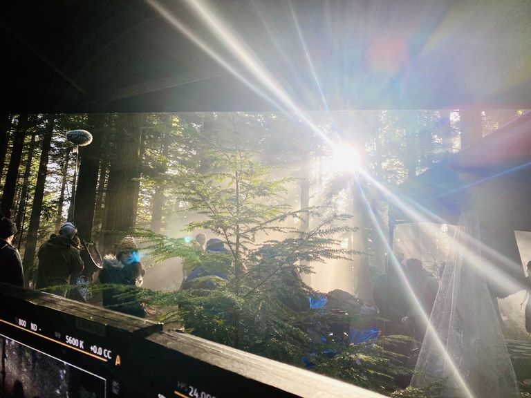 La showrunner Lauren S Hissrich condivide una foto dal set della seconda stagione di The Witcher