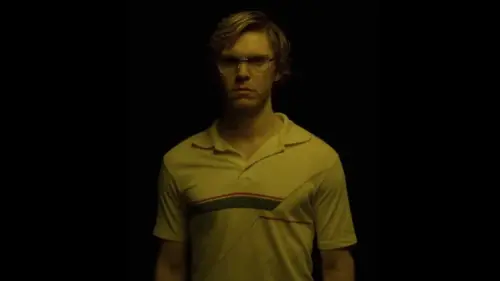 Mostro - La storia di Jeffrey Dahmer: quando la mitizzazione non funziona (Recensione)