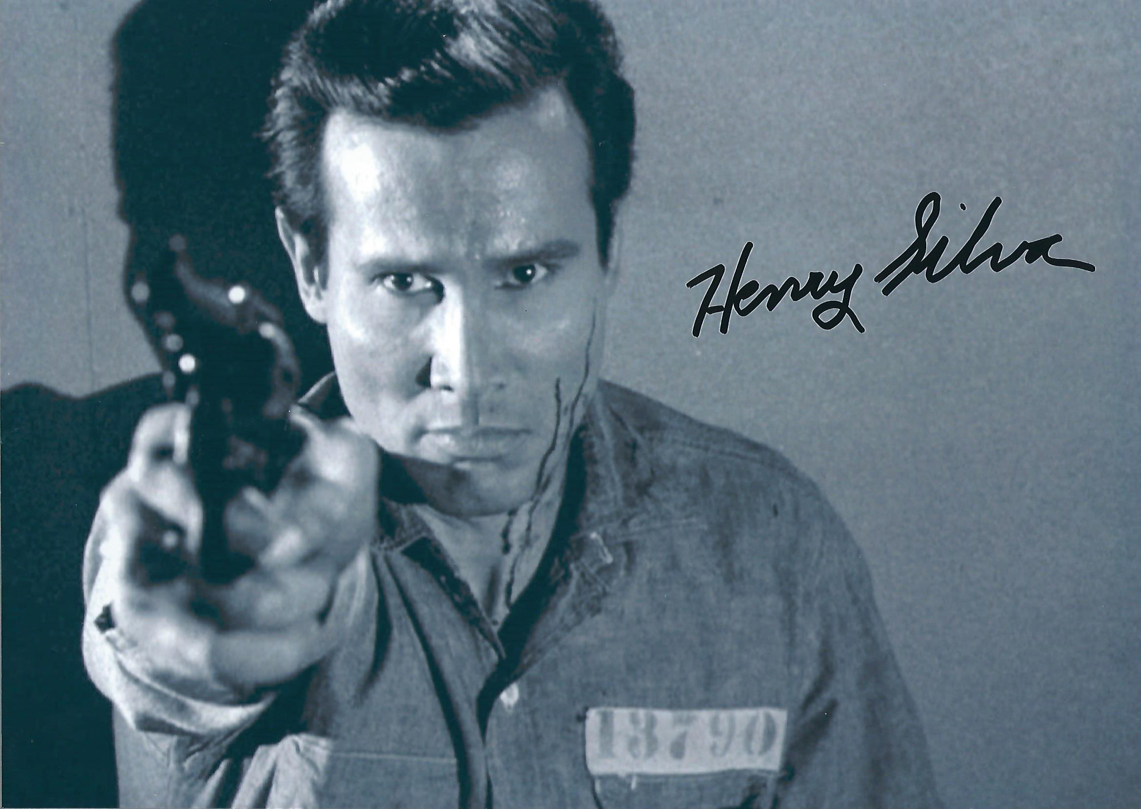 Chi era Henry Silva, il "cattivo dalla faccia di gomma" scomparso a 89 anni