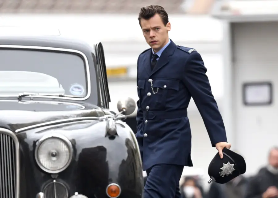 My Policeman: pubblicato il trailer ufficiale del film con Harry Styles ed Emma Corrin