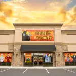 Christopher Lloyd torna a recitare in Spirit Halloween, in uscita questo ottobre