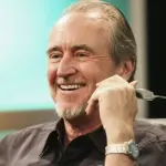 Scream: a 25 anni dall'uscita del film, cast e troupe ricordano il compianto regista Wes Craven