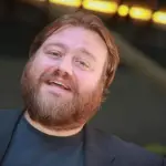 Chi è Stefano Fresi: biografia, carriera e filmografia dell'attore di Smetto quando voglio