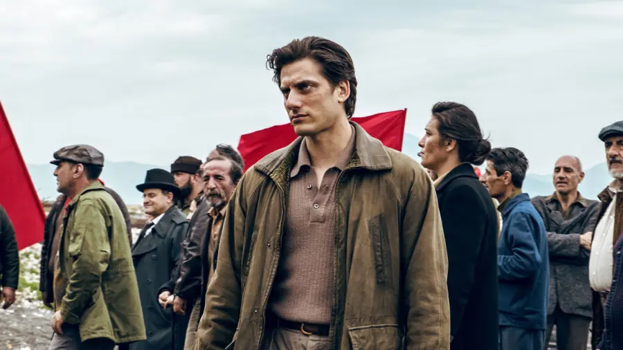 Martin Eden: trama, cast e info sul film con Luca Marinelli