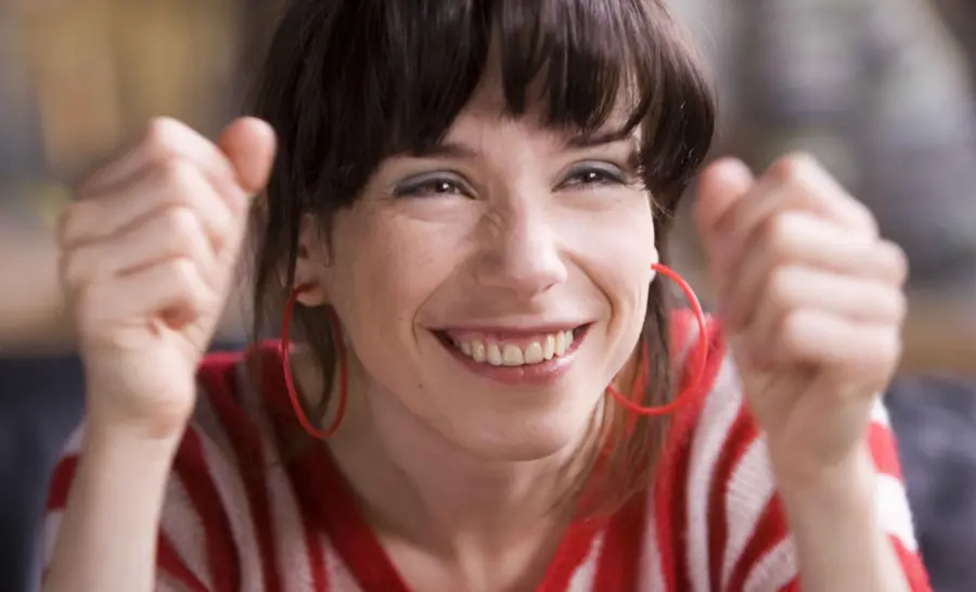 Chi è Sally Hawkins: biografia, carriera e filmografia dell'attrice di La forma dell'acqua