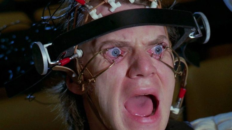 Arancia Meccanica, Malcolm McDowell: "La scena della cura Ludovico mi ha lesionato la retina"