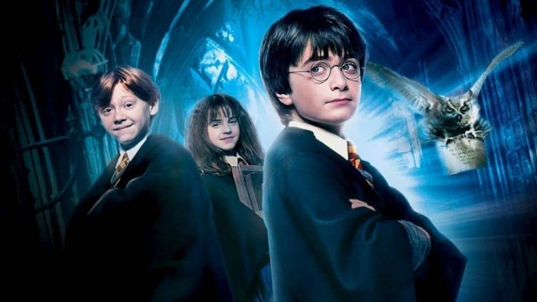 Harry Potter e la pietra filosofale torna al cinema dopo 20 anni: impazza la polemica sui social