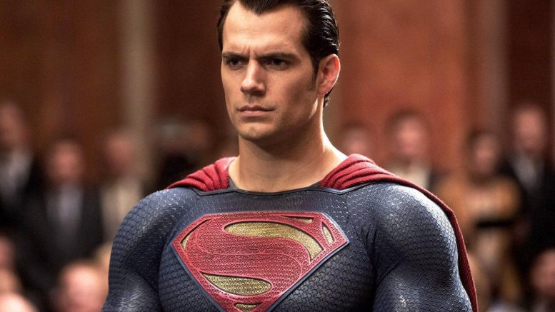 DC: Henry Cavill annuncia ufficialmente il suo ritorno nei panni di Superman